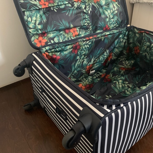 NWT ✨Tommy Bahama 29” expandable spinner suitcase - Picture 5 of 8